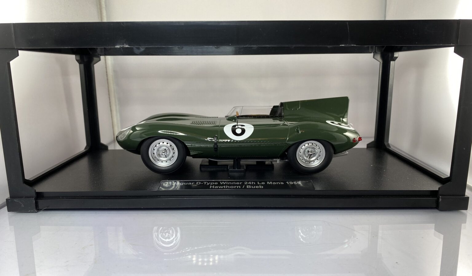 オートアート1/18 Jaguar D-TYPE 1955 LeMans 24h AUTOart 1:18 Jaguar D-Type #6 Winner 24h LeMans 1955 J.M.