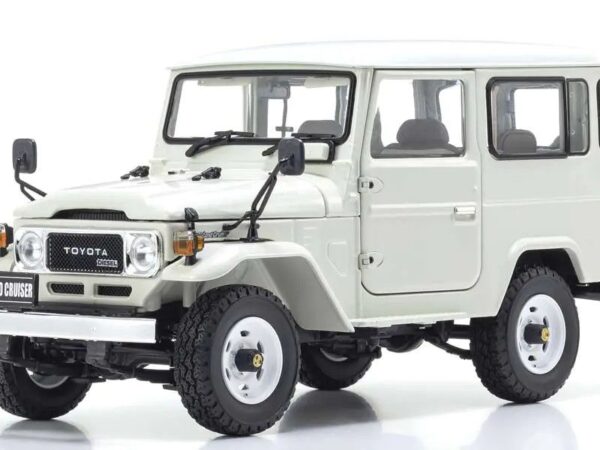 Toyota Land Cruiser FJ40 1/18 Scale
