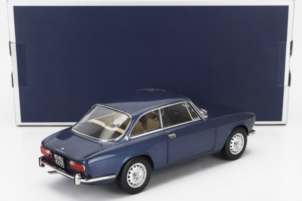 Alfa Romeo GTV 2000 1973 1/18 Scale