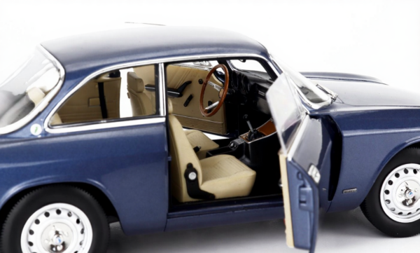 Alfa Romeo GTV 2000 1973 1/18 Scale