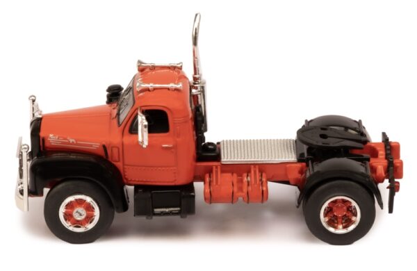 Mack B61 1953 Red 1/64 Scale