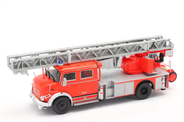Mercedes-Benz L1519 w/- Telescopic Turntable Ladder
