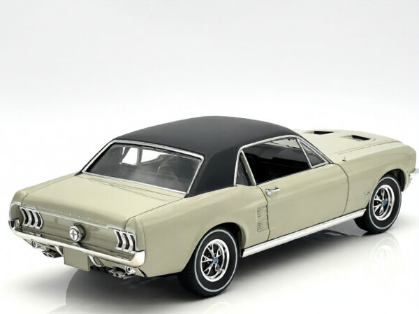 Ford Mustang Coupe 1967 1/18 Scale