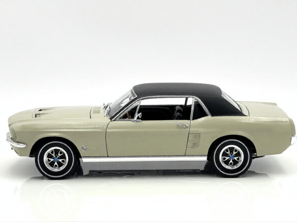 Ford Mustang Coupe 1967 1/18 Scale