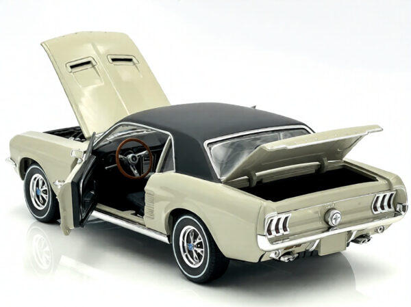 Ford Mustang Coupe 1967 1/18 Scale