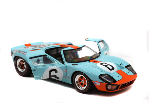 Ford GT40 Gulf #6 Winner 24h LeMans 1969 1:18 Scale