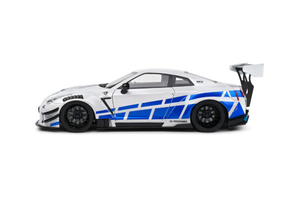 Nissan Skyline GT-R (R35)1/18 Scale