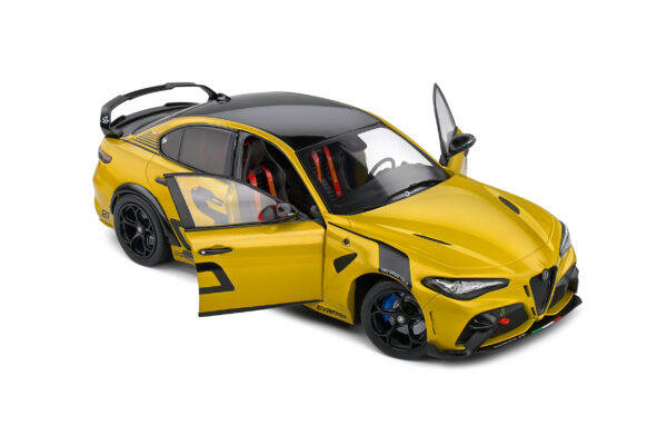 Alfa Romeo Guilia GTV Nagemaakt 2022 1:18 Scale