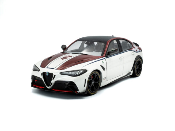 Alfa Romeo Guilia GTA-M Bianco Rosso 1 :18 Scale