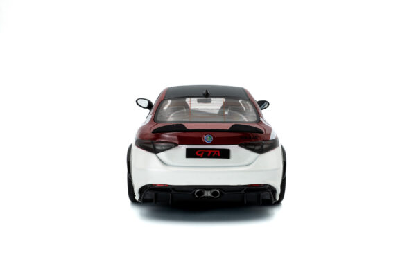 Alfa Romeo Guilia GTA-M Bianco Rosso 1 :18 Scale