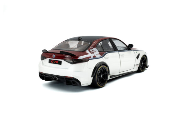Alfa Romeo Guilia GTA-M Bianco Rosso 1 :18 Scale