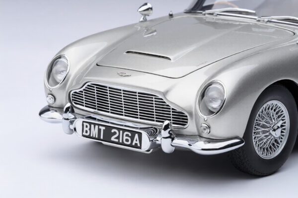 Aston Martin DB5 1/18 Scale James Bond