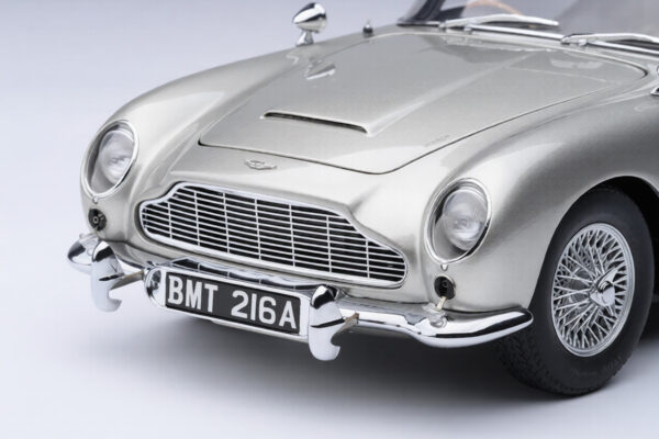 Aston Martin DB5 1/18 Scale James Bond