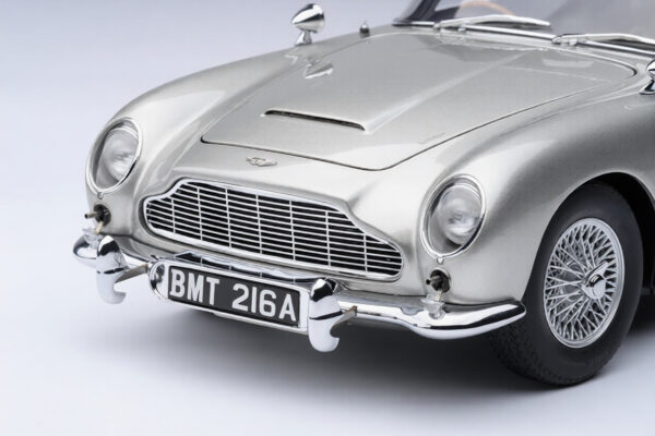 Aston Martin DB5 1/18 Scale James Bond