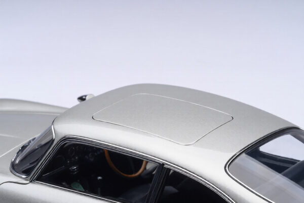 Aston Martin DB5 1/18 Scale James Bond