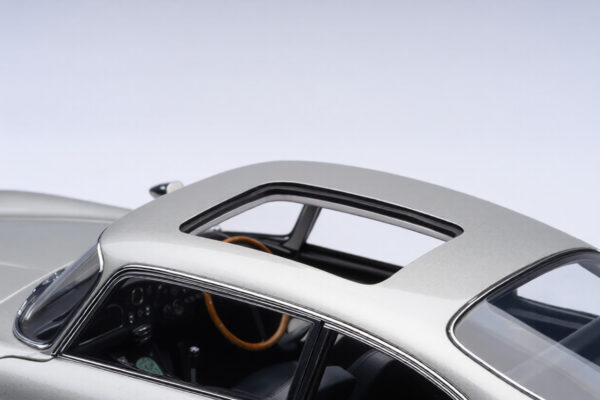 Aston Martin DB5 1/18 Scale James Bond