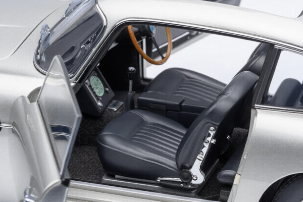 Aston Martin DB5 1/18 Scale James Bond