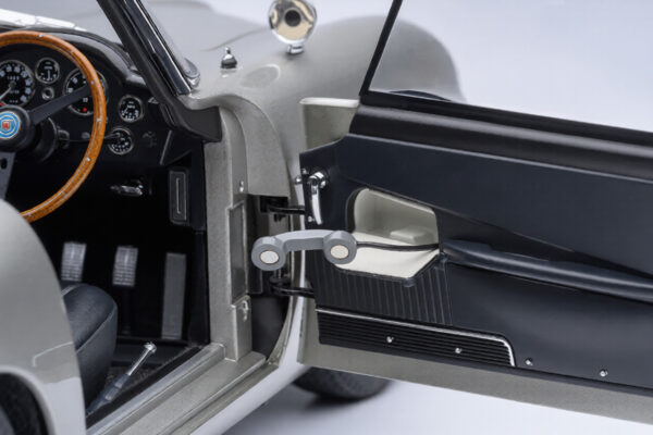 Aston Martin DB5 1/18 Scale James Bond