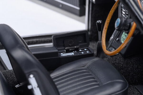 Aston Martin DB5 1/18 Scale James Bond