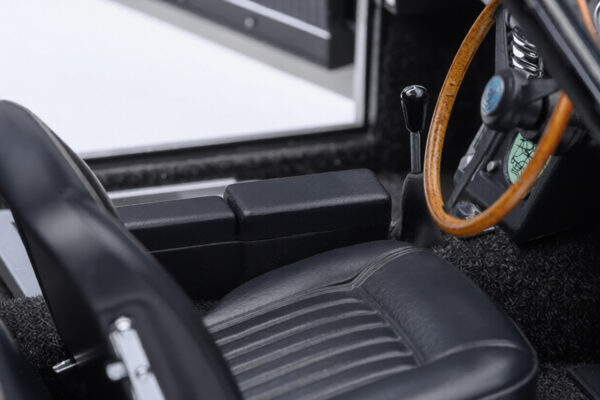 Aston Martin DB5 1/18 Scale James Bond