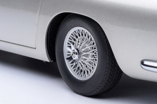 Aston Martin DB5 1/18 Scale James Bond