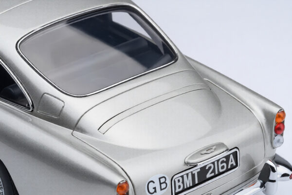 Aston Martin DB5 1/18 Scale James Bond