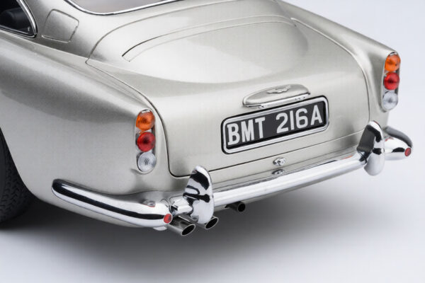 Aston Martin DB5 1/18 Scale James Bond