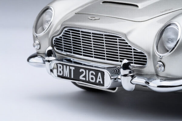 Aston Martin DB5 1/18 Scale James Bond