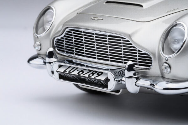 Aston Martin DB5 1/18 Scale James Bond