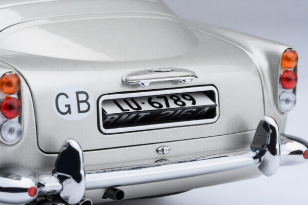 Aston Martin DB5 1/18 Scale James Bond