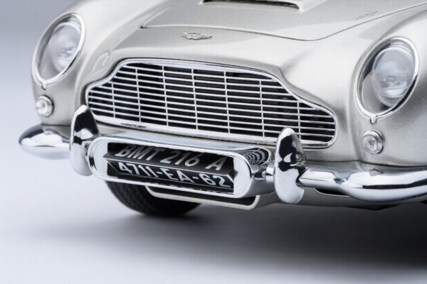 Aston Martin DB5 1/18 Scale James Bond