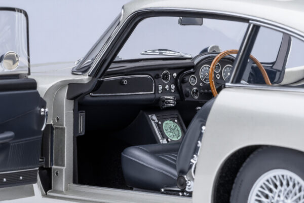 Aston Martin DB5 1/18 Scale James Bond