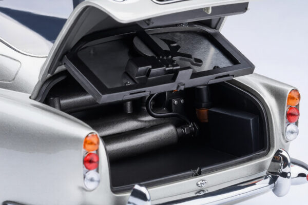 Aston Martin DB5 1/18 Scale James Bond